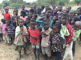 Malawi wird täglich ärmer und Mädchen sind auf Grund von Aberglauben massiver Gewalt ausgesetzt. So sollen Vergewaltigungen Männer von AIDS heilen